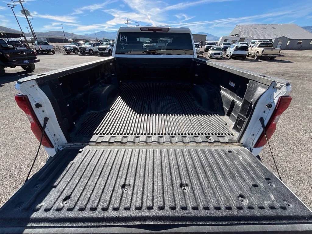 Used 2025 Summit White Chevrolet LT image 17