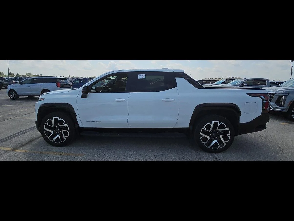 Used 2024 Summit White Chevrolet RST image 8