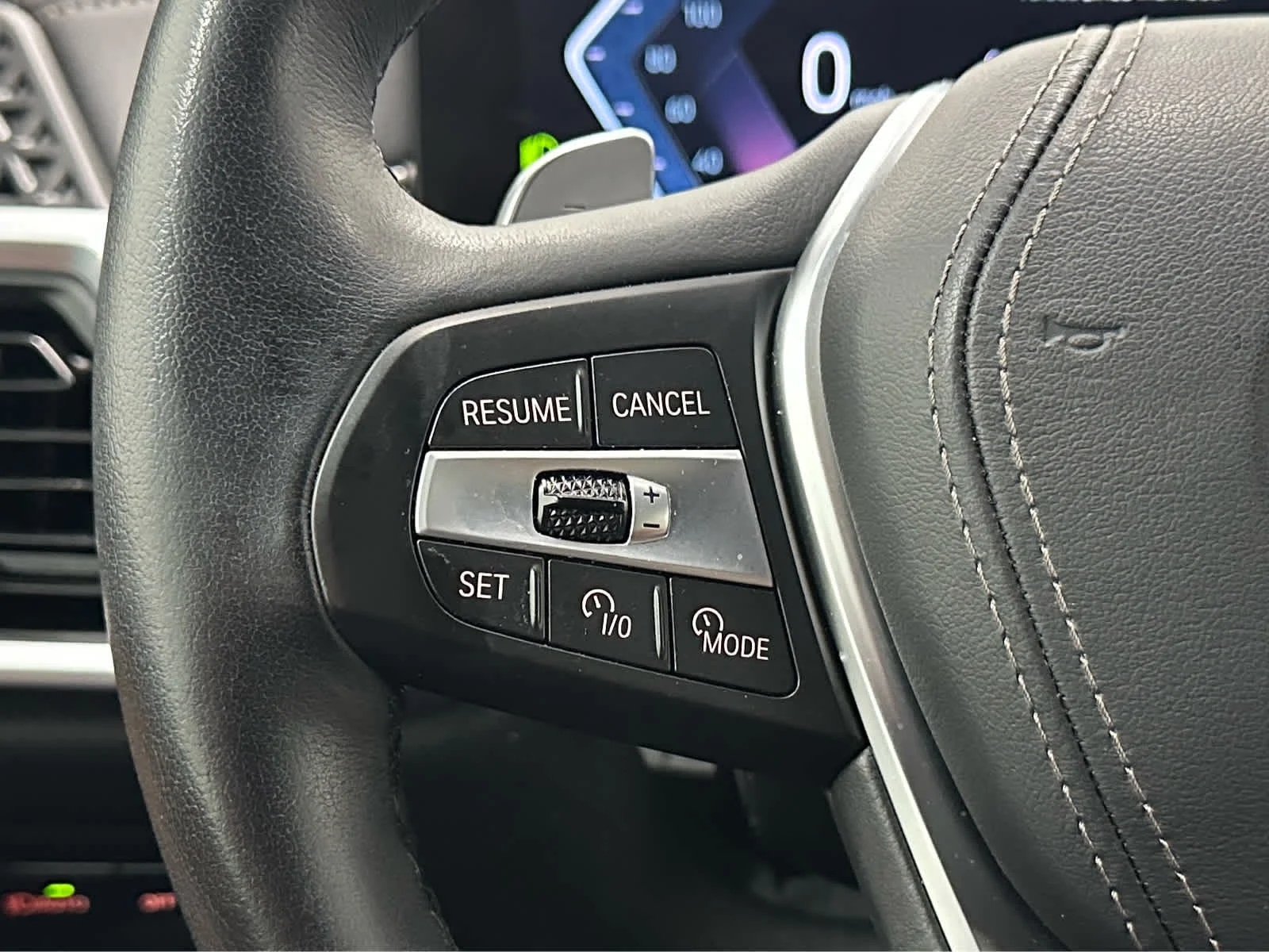 Used 2025 Skyscraper Grey Metallic BMW xDrive40i image 25