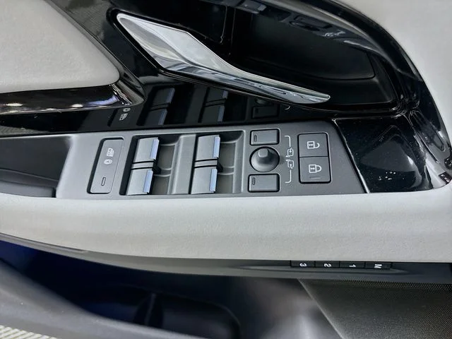 New 2026 Blue Land Rover  image 19