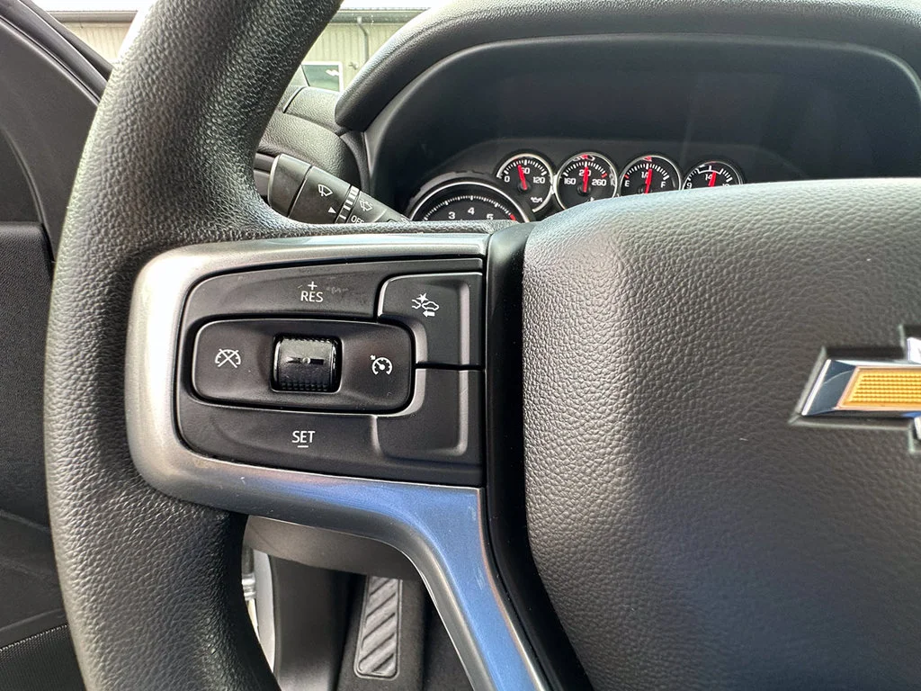 Used 2022 Silver Chevrolet Custom image 33