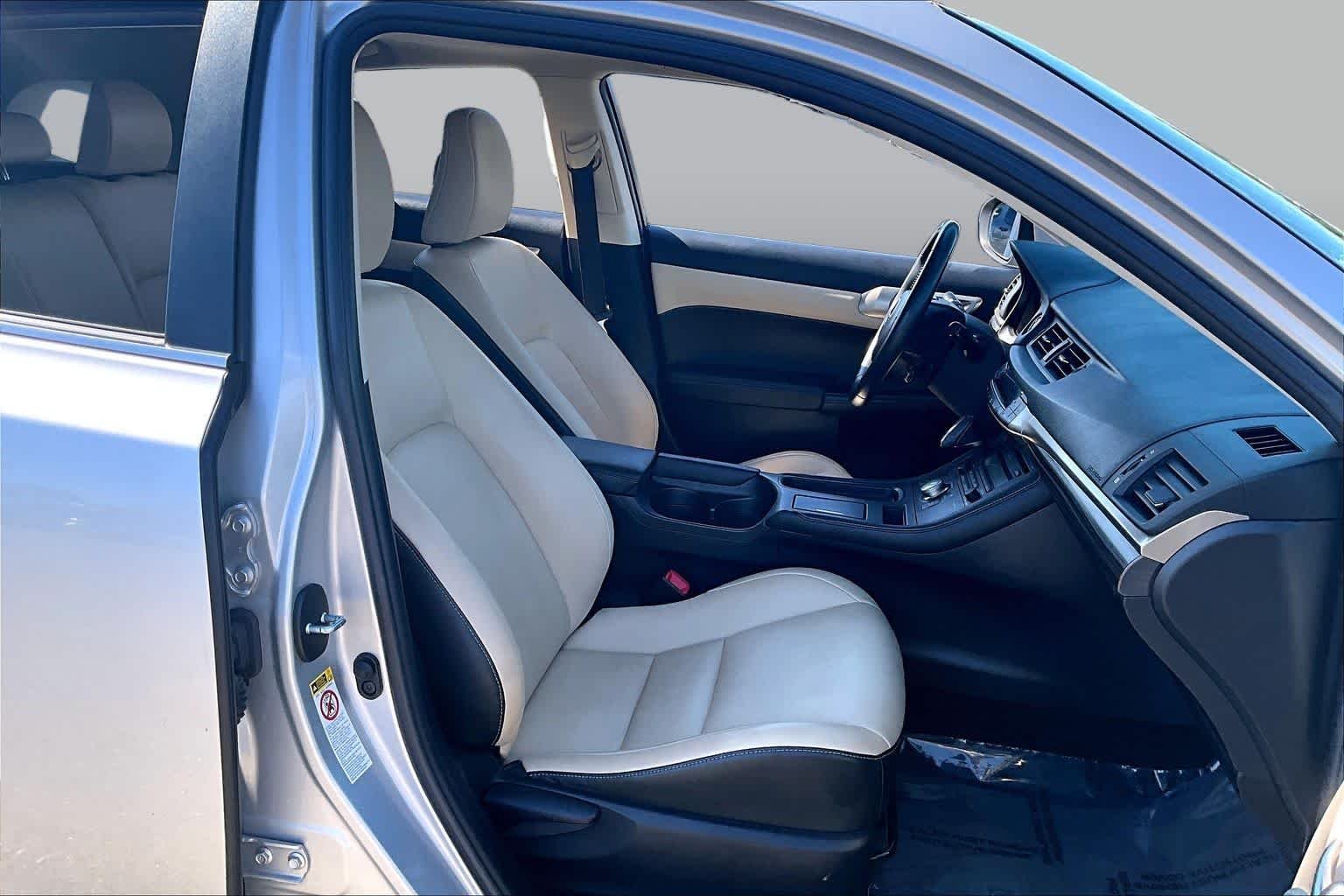 Used 2014 Silver Lining Metallic Lexus Hybrid image 8