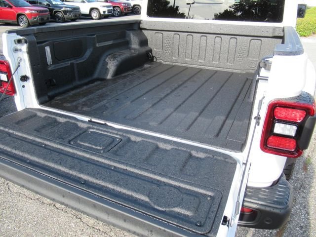 New 2026 Bright White Clear-Coat Exterior Paint Jeep Mojave X image 9