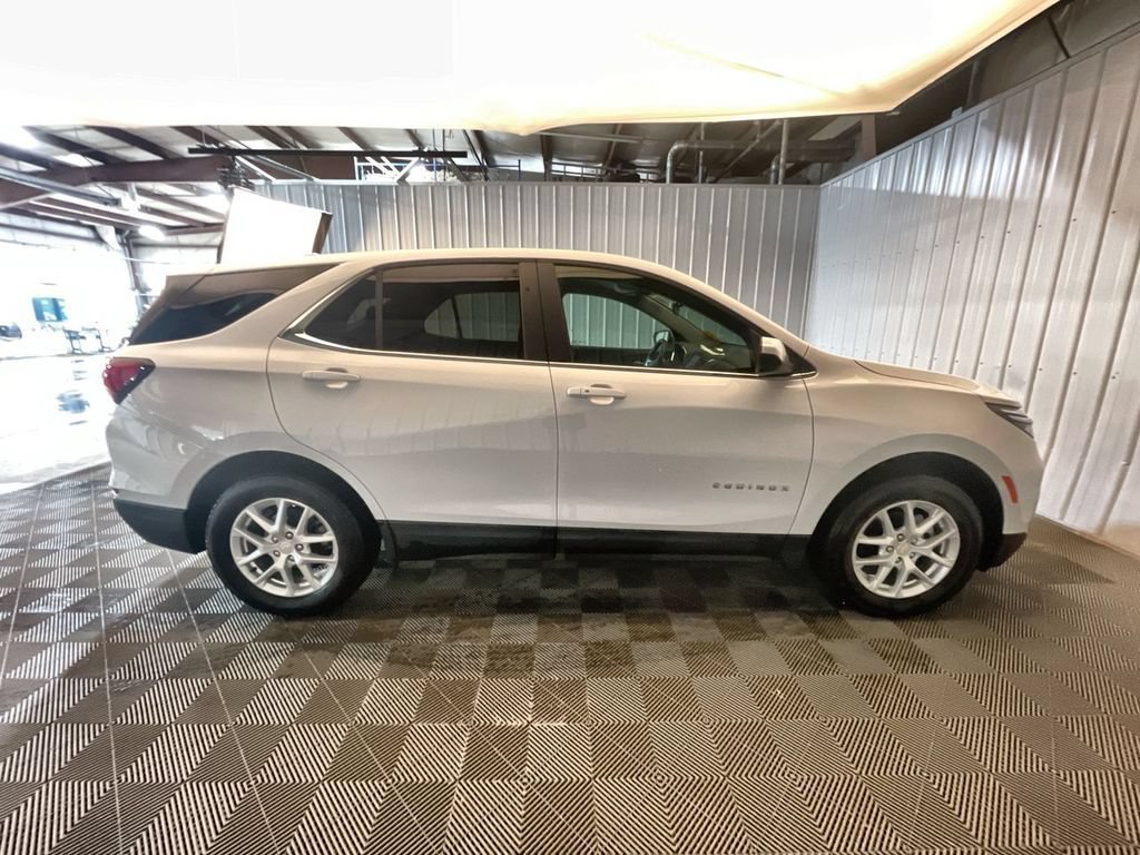Used 2022 Summit White Chevrolet LT image 9