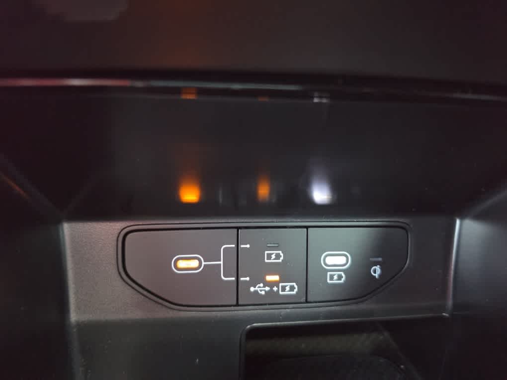 Used 2025 Wolf Gray Kia X-Line SX Prestige image 33