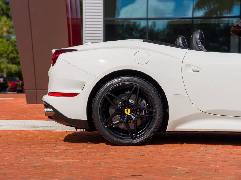 Used 2015 Bianco Avus Ferrari T image 22
