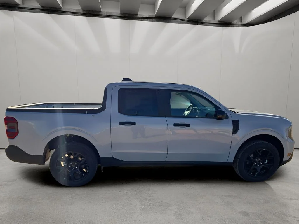 New 2026 Space White Metallic Ford XLT image 6