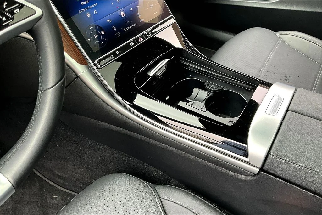 2025 Mercedes-Benz C-Class Sedan C 300 - Photo 14