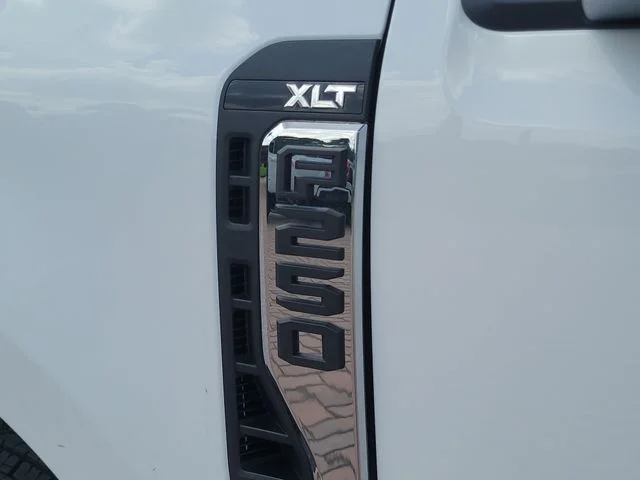 New 2026 Oxford White Ford XLT image 9
