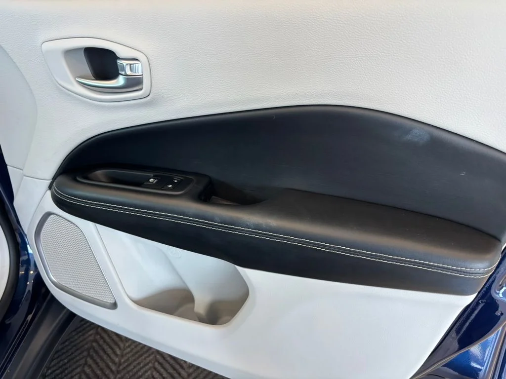 Used 2018 Blue Jeep Latitude image 24
