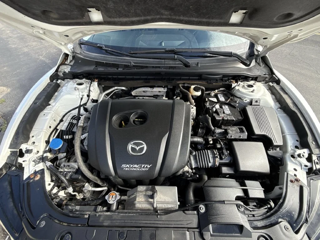 Used 2018 White Mazda Touring image 27