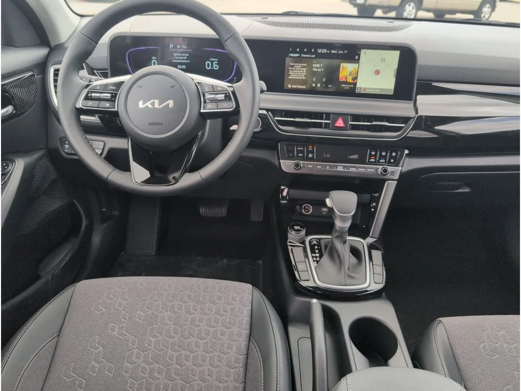 New 2026 Snow White Pearl Kia S image 32