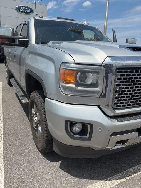 Used 2017 Silver GMC Denali image 3