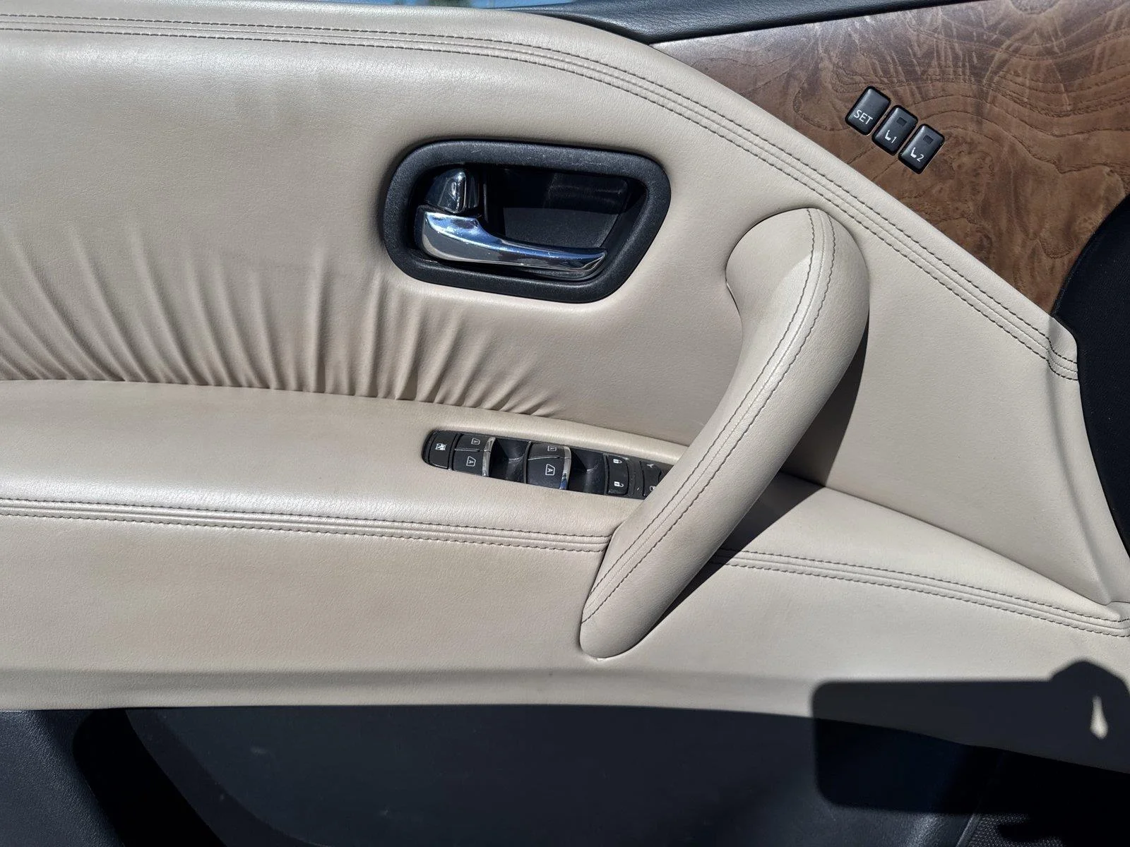 Used 2023 Aspen White Tricoat Nissan SL image 12