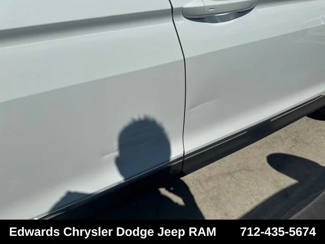 Used 2018 White Volkswagen 2.0T SE image 5