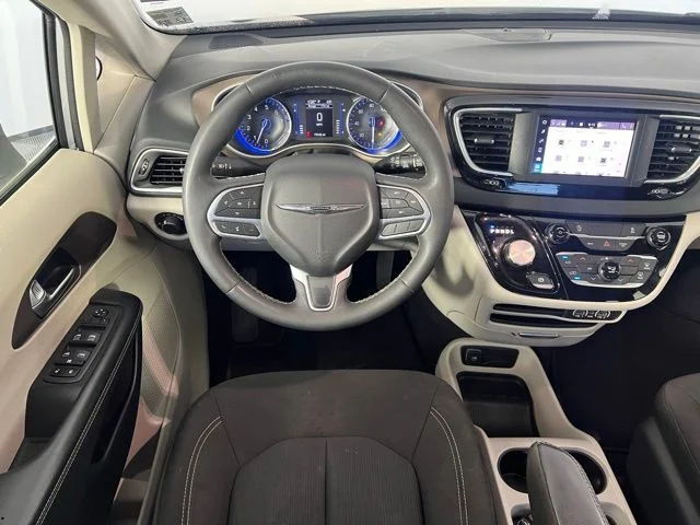 2022 Chrysler Voyager LX - Photo 28