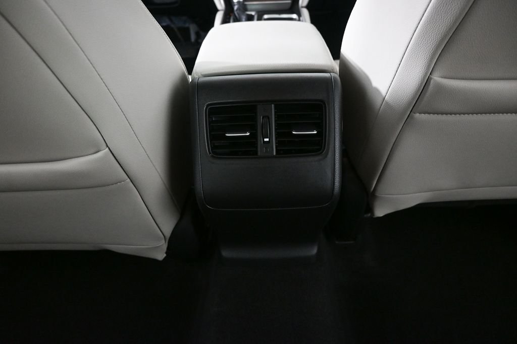 Used 2018  Honda Touring image 17
