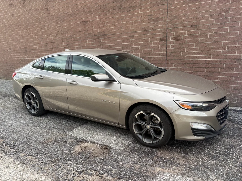 Used 2023 Gray Metallic Chevrolet LT image 7