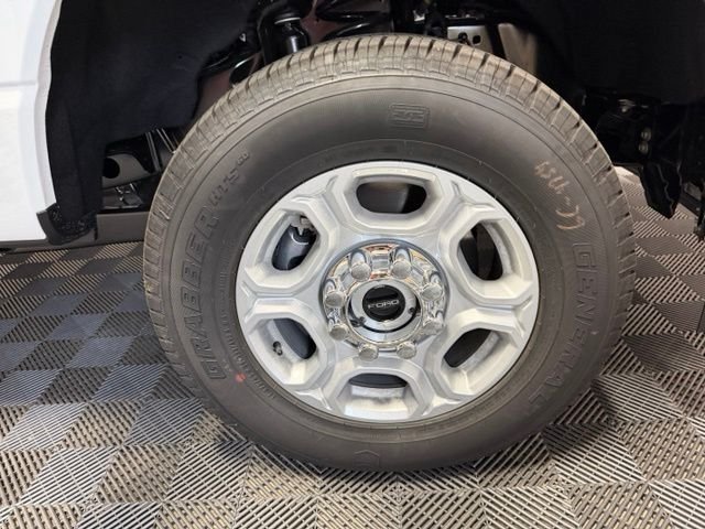 New 2026 Oxford White Ford F-250® XLT image 40