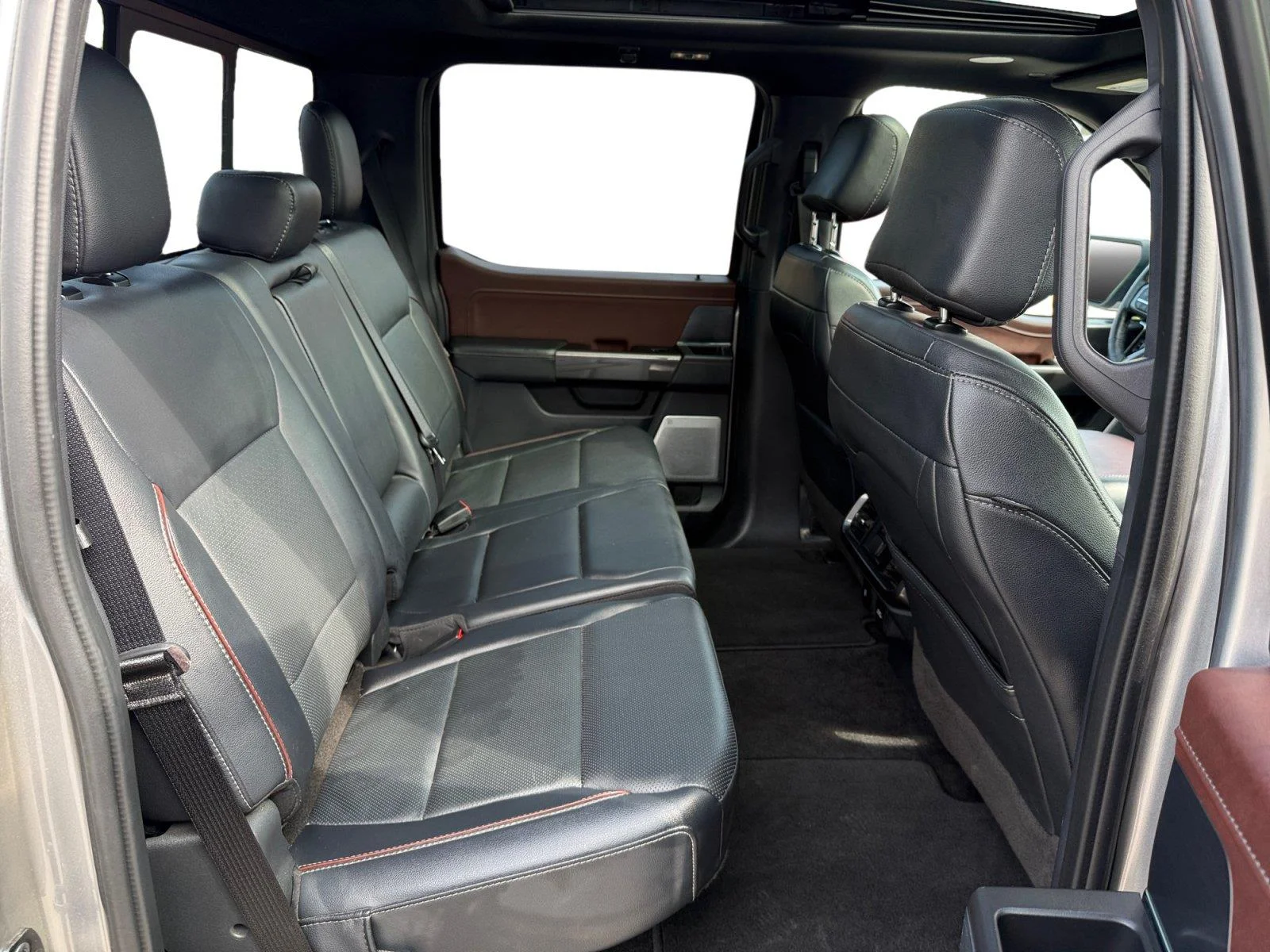 Used 2023 Iconic Silver Ford LARIAT image 26