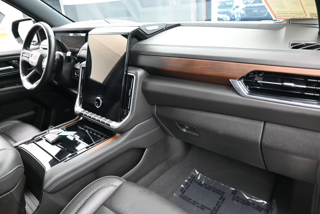 2025 GMC Yukon Denali - Photo 52