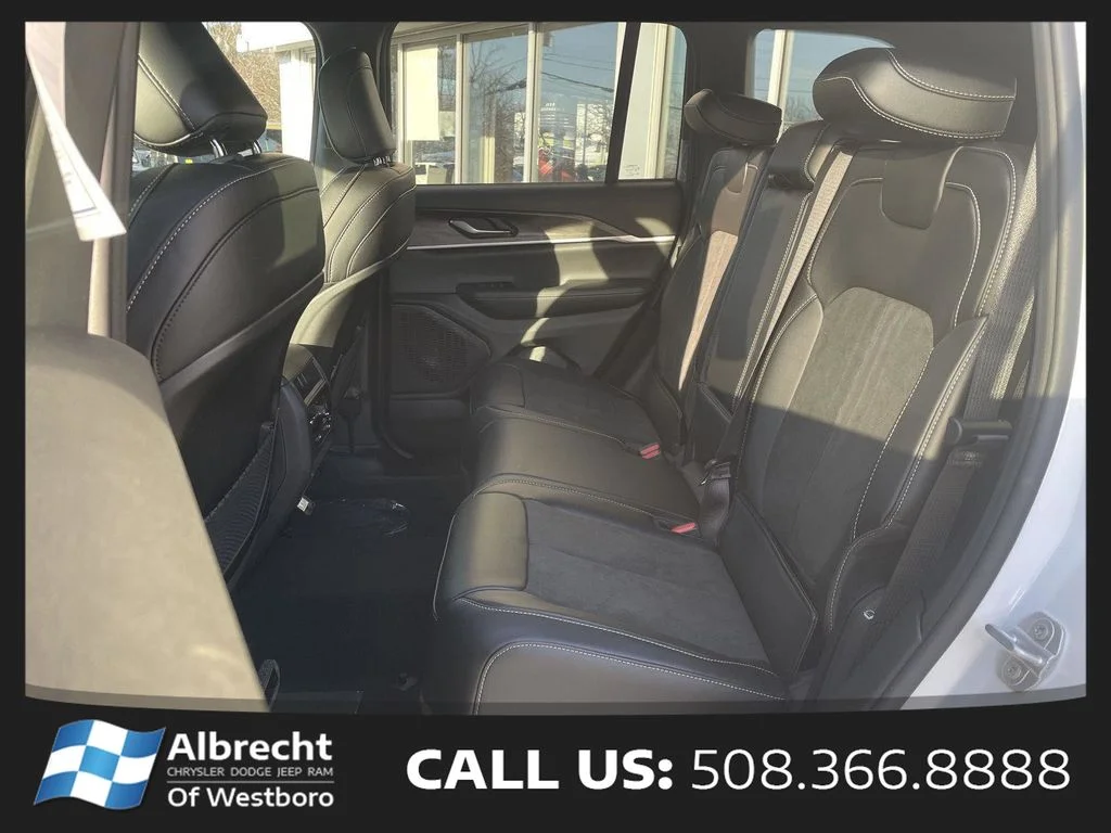 New 2026 Bright White Clear-Coat Exterior Paint Jeep Altitude image 12