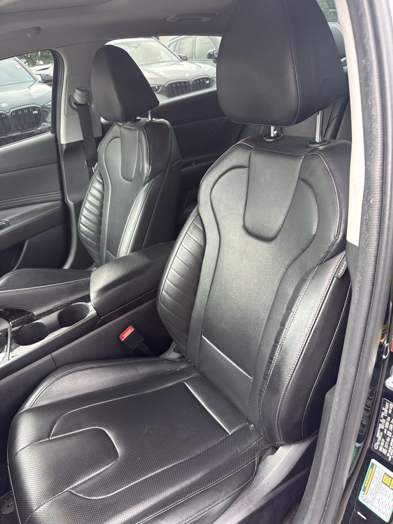 Used 2024 Black Hyundai Limited image 4