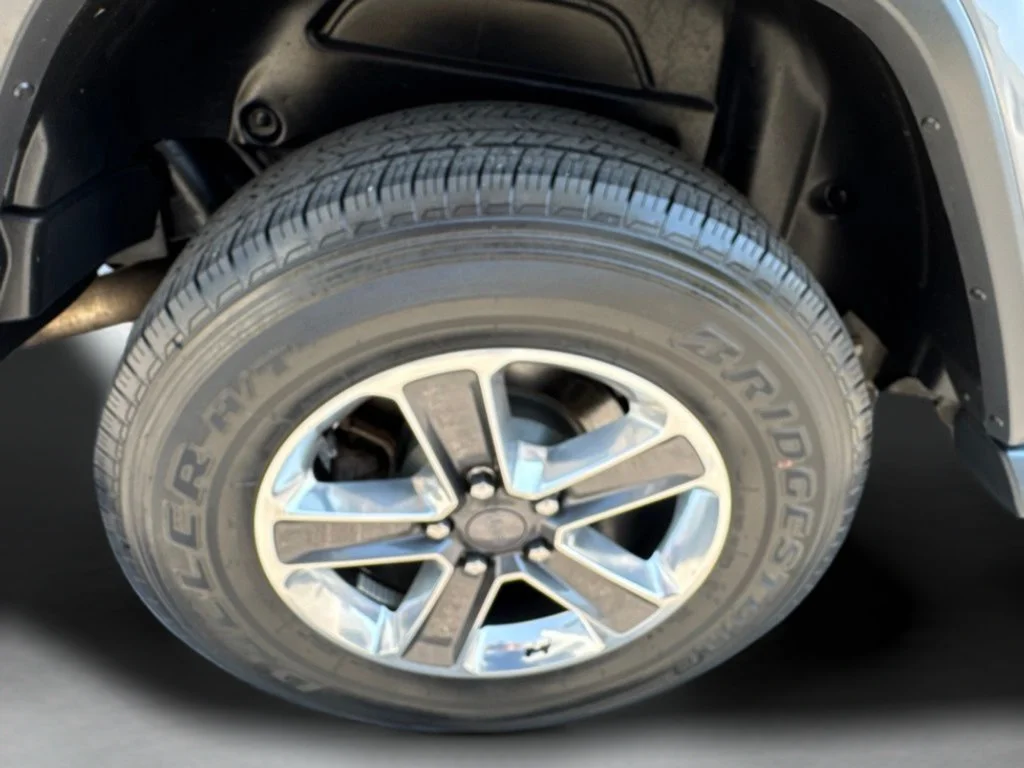 Used 2018 Sting-Gray Clearcoat Jeep Sahara image 25