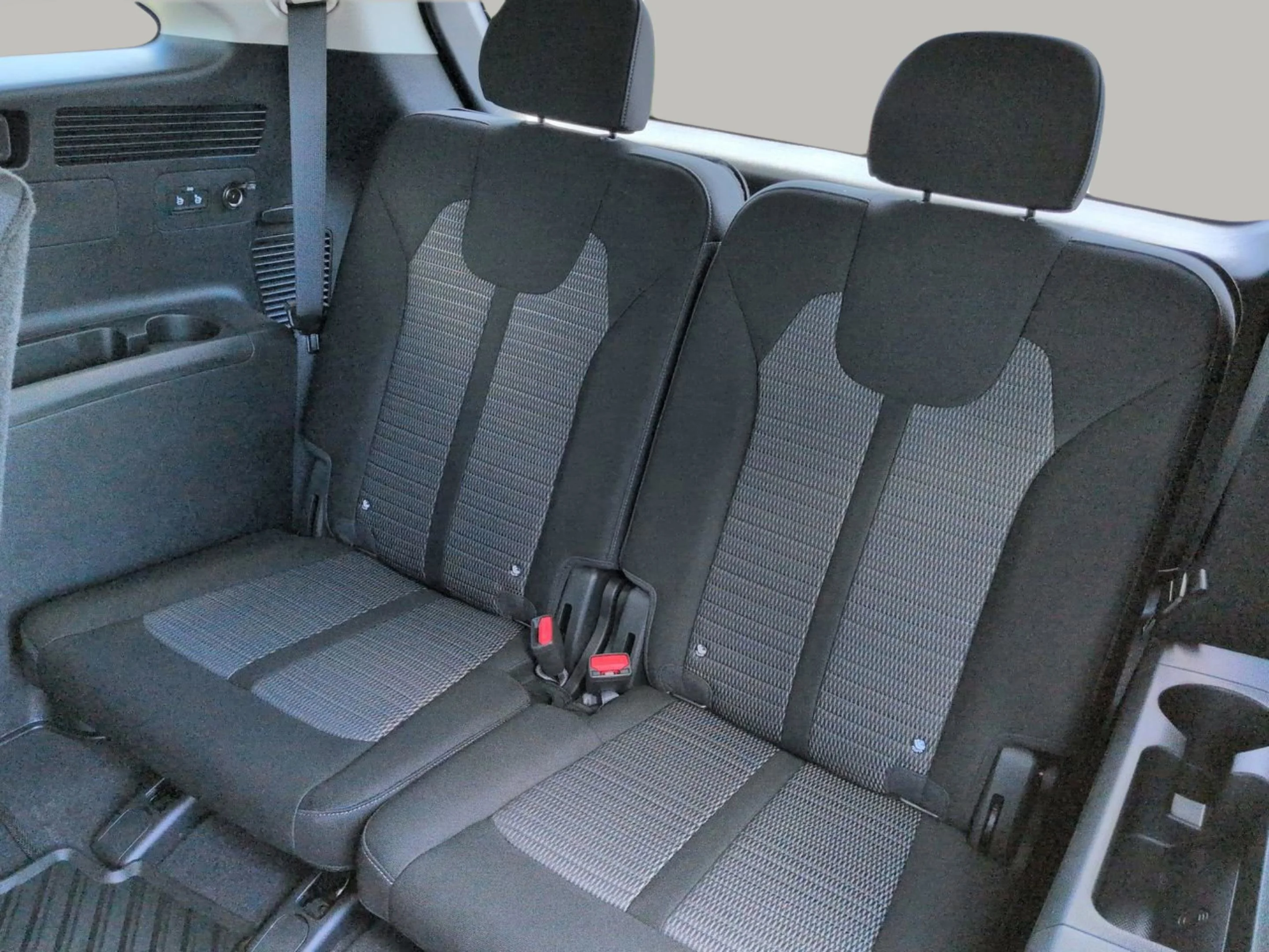 New 2026 Glacial White Kia LX image 17