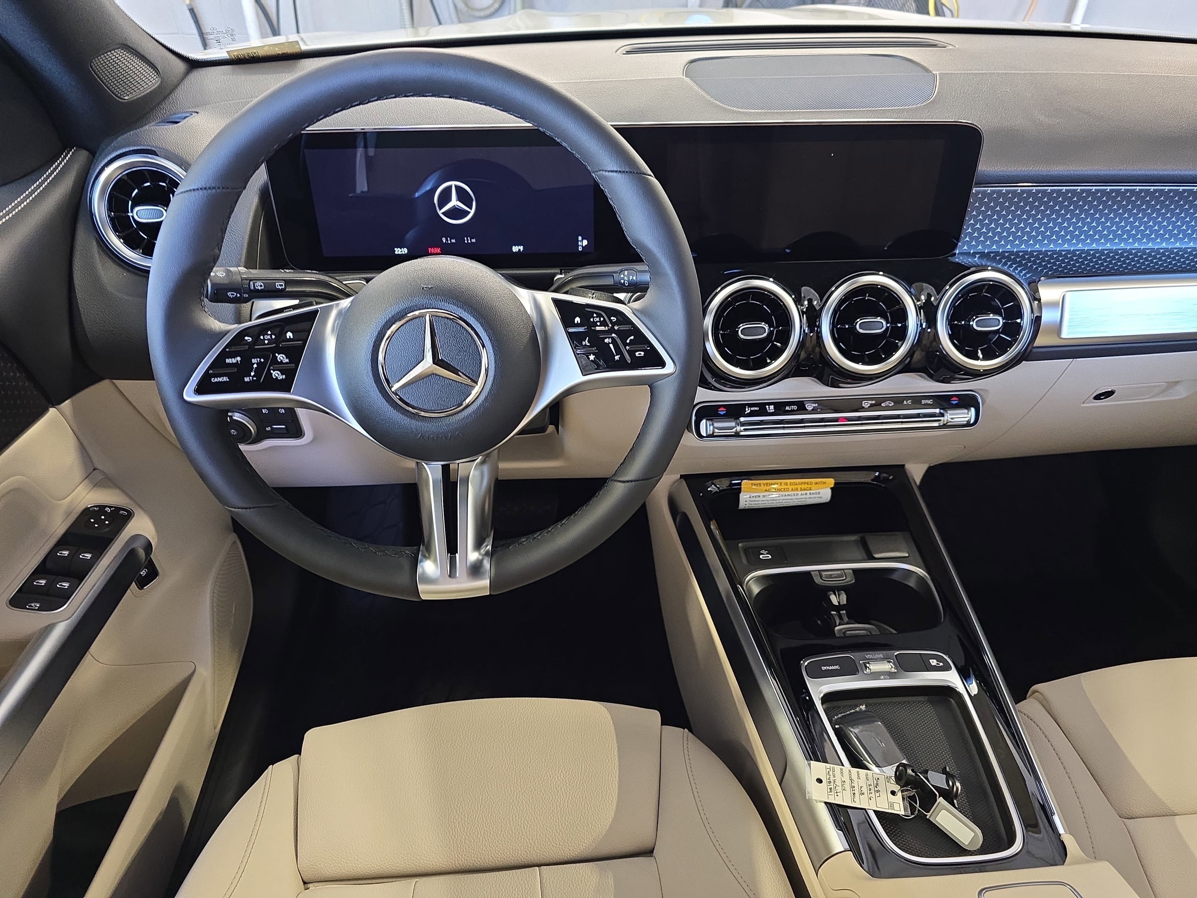 New 2026 Polar White Mercedes-Benz GLB250 image 17