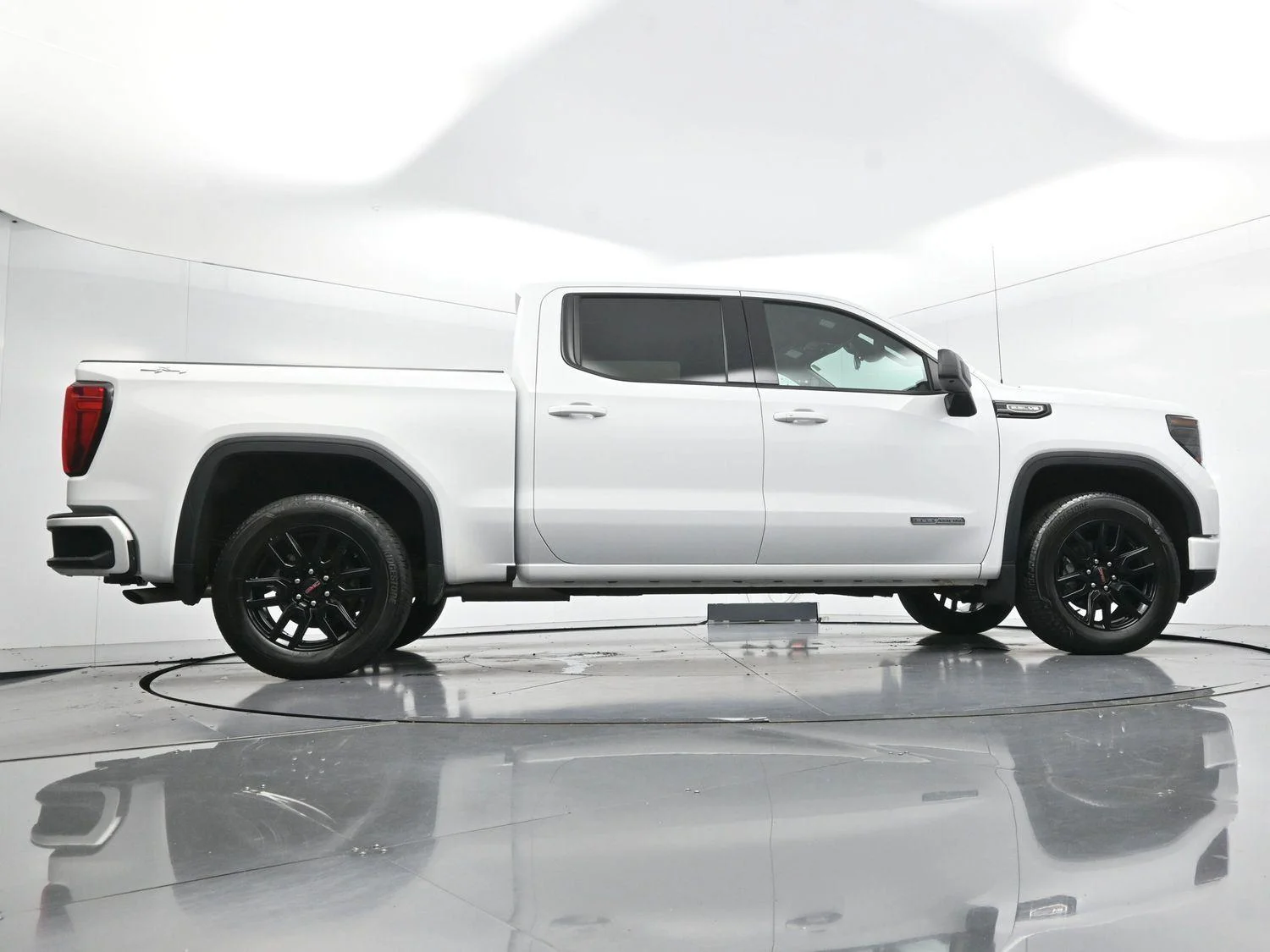 Used 2024 Summit White GMC Elevation image 48