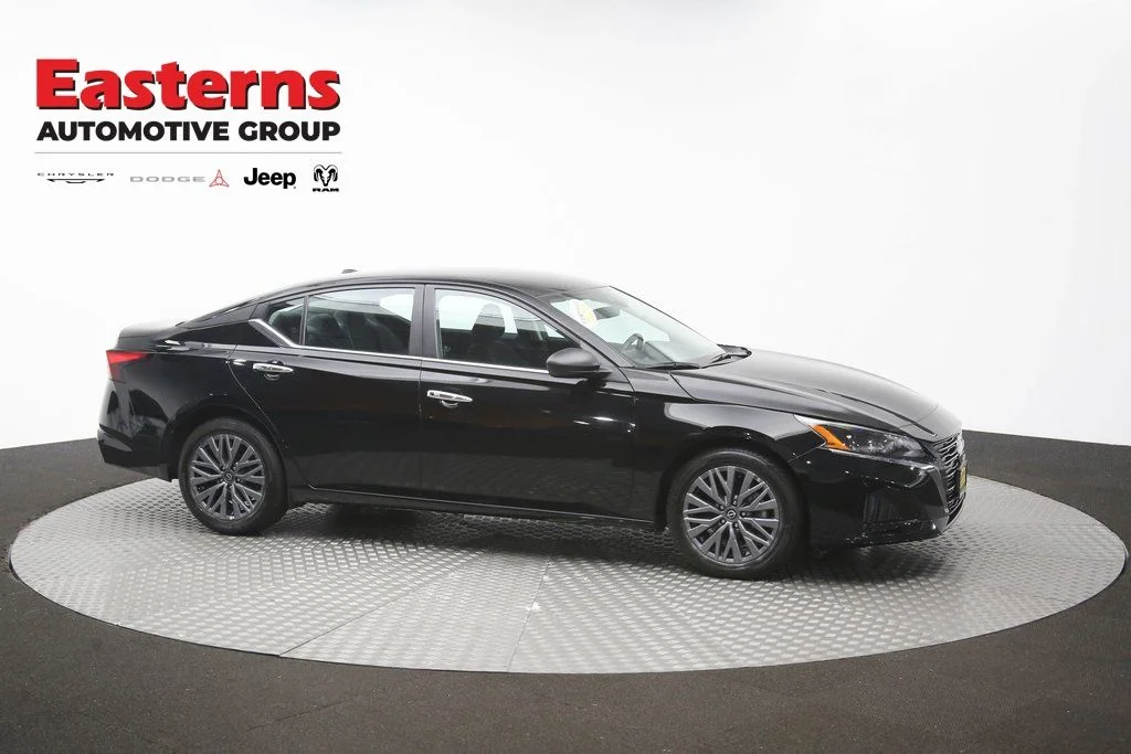 Used 2025 Black Nissan 2.5 SV image 46