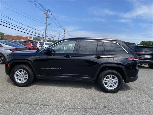 Used 2023 Diamond Black Crystal Pearlcoat Jeep Laredo image 8