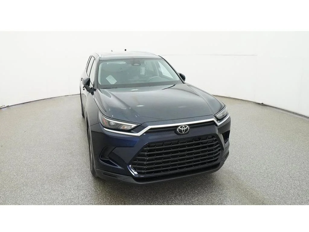 Used 2025  Toyota XLE image 18
