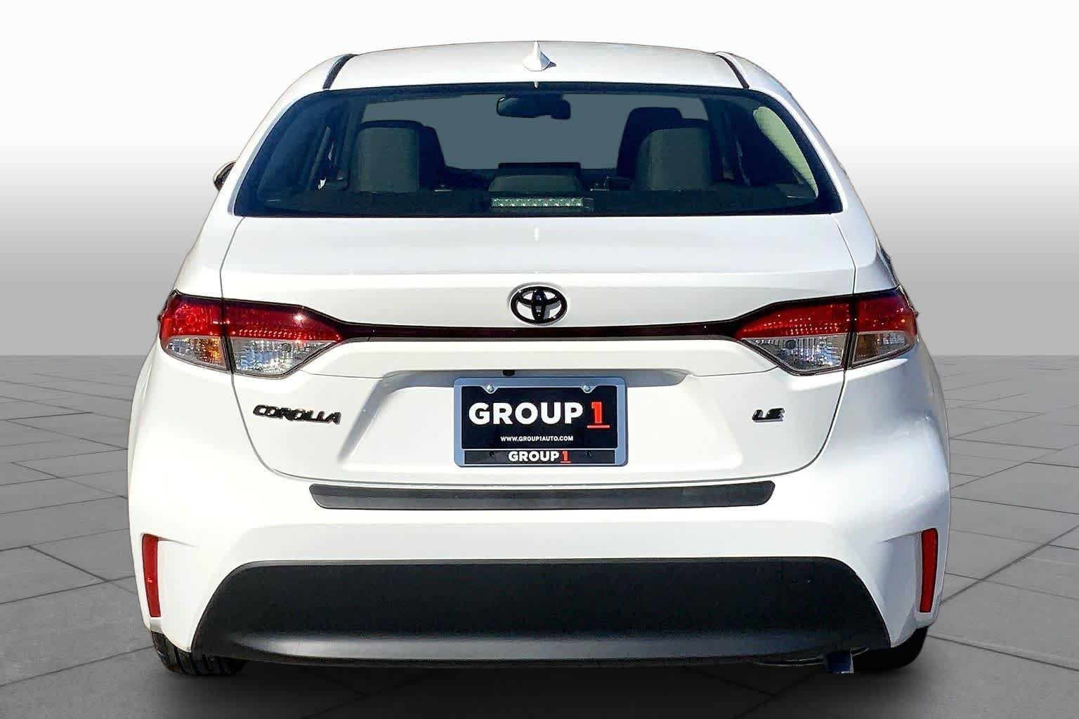 New 2027 Ice Cap Toyota LE image 4