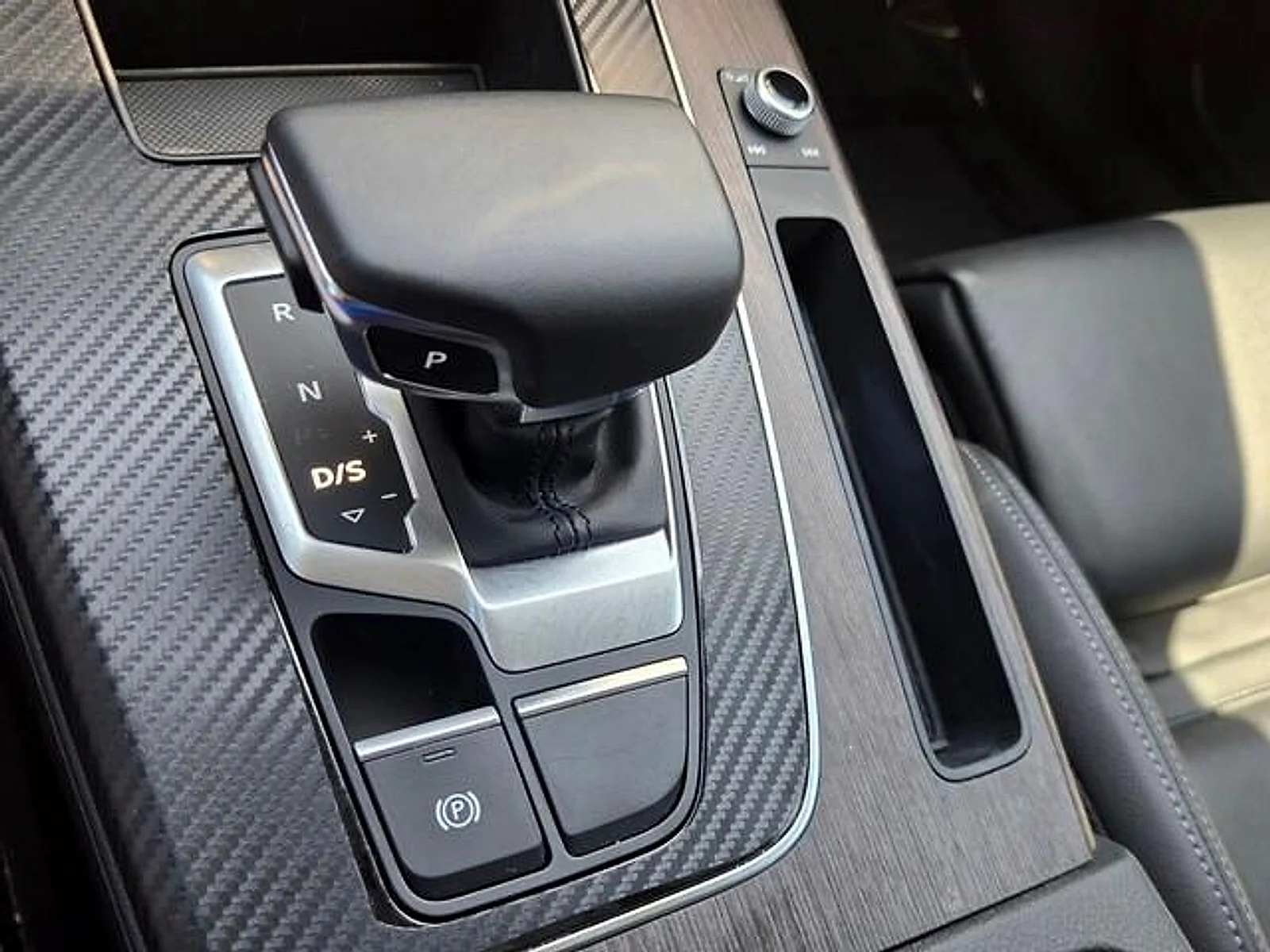 Used 2024 Daytona Gray Pearl Effect Audi Premium 45 TFSI S line quattro image 23