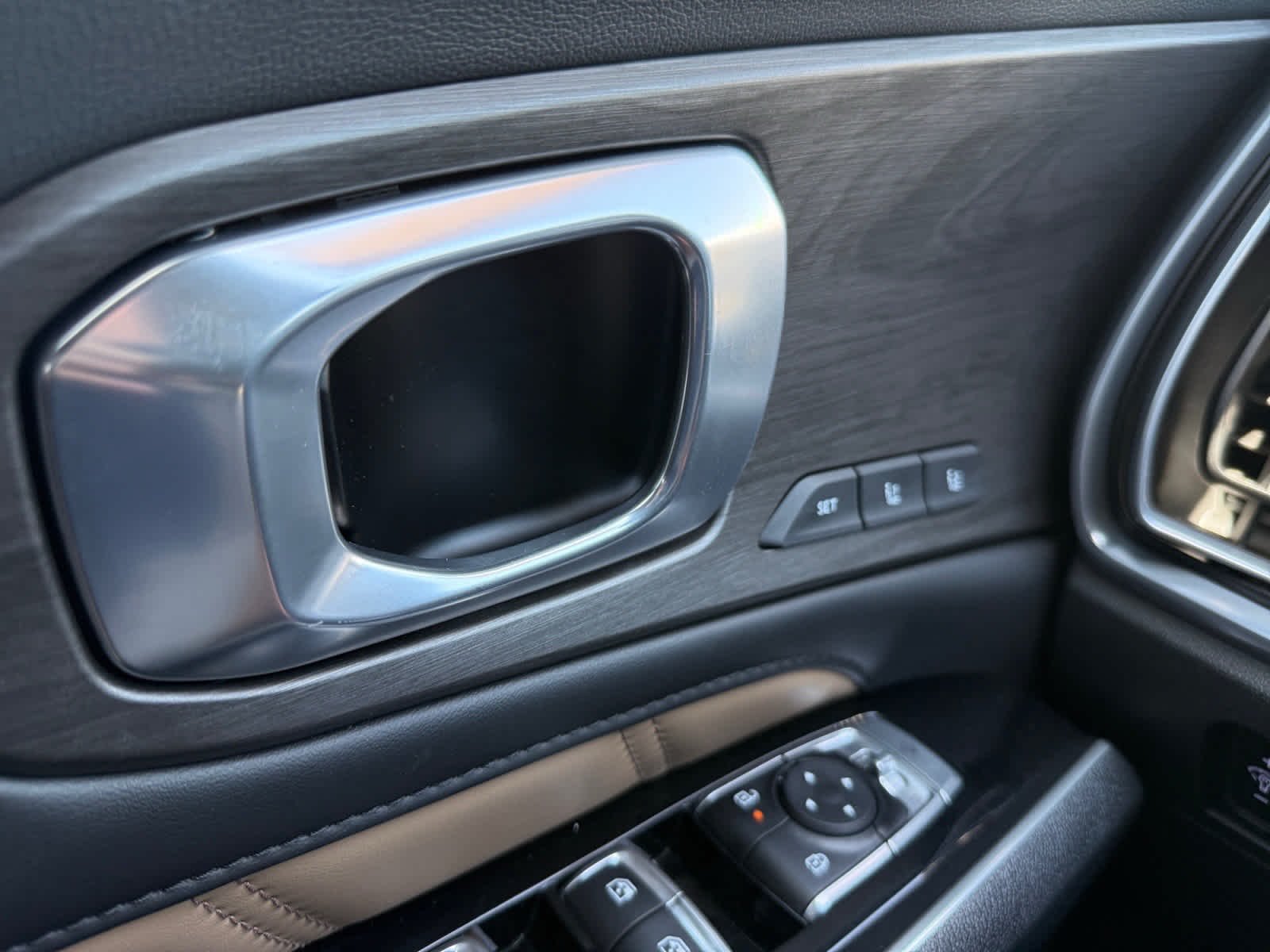 Used 2025 Panthera Metal Kia X-Line SX Prestige image 27