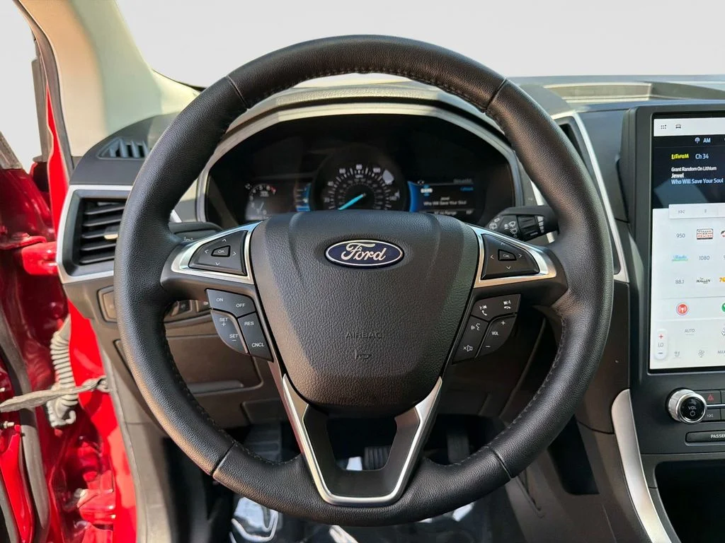 Used 2023 Red Ford SEL image 31