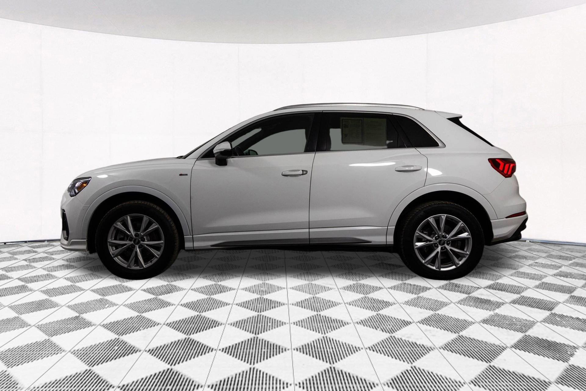 2023 AUDI Q3 - Image 9