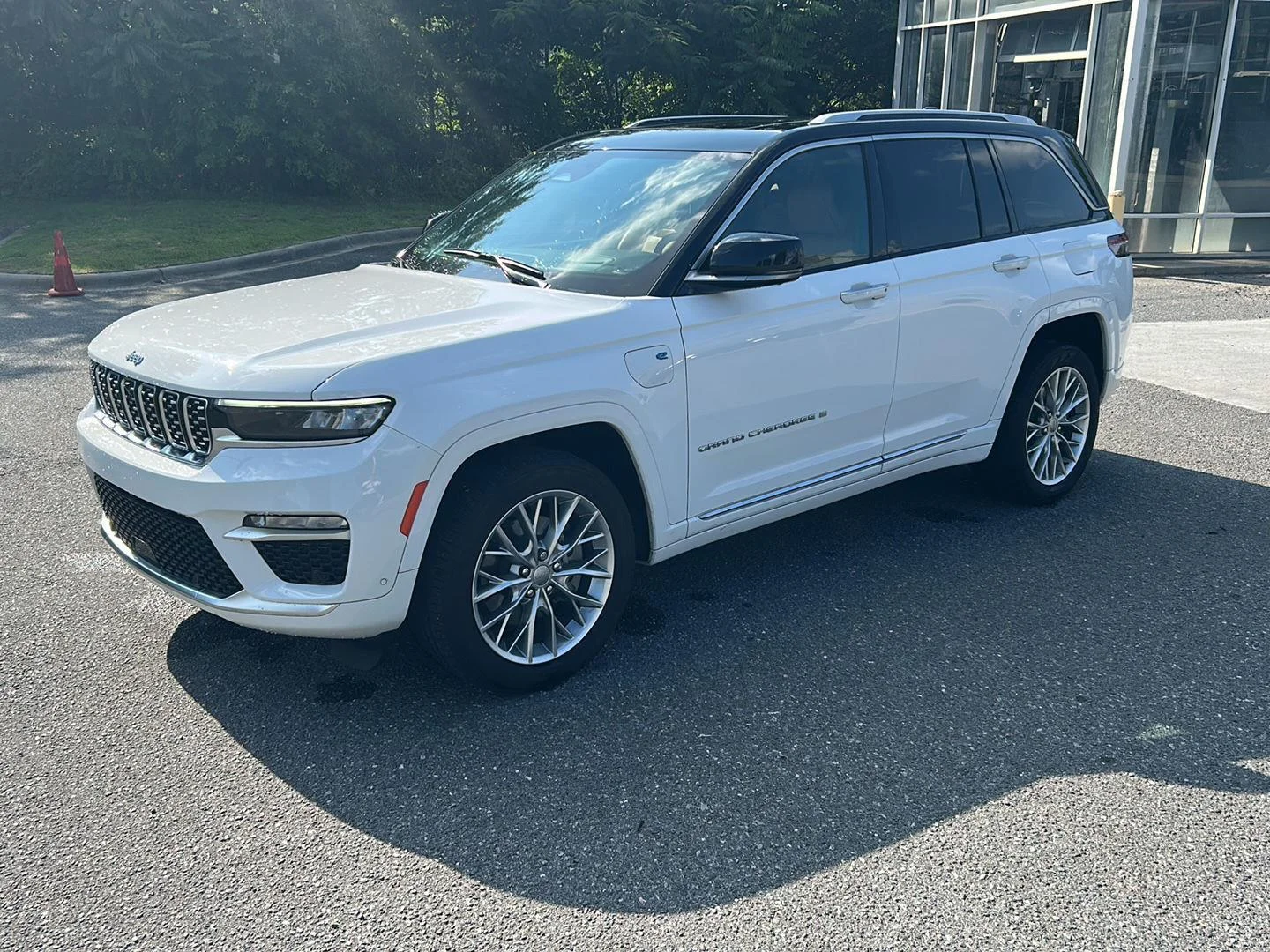 Used 2023 Bright White Clearcoat Jeep Summit image 2