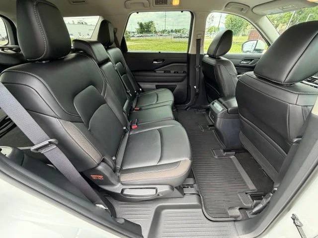 Certified Used 2024 Pearl White Nissan SL image 17
