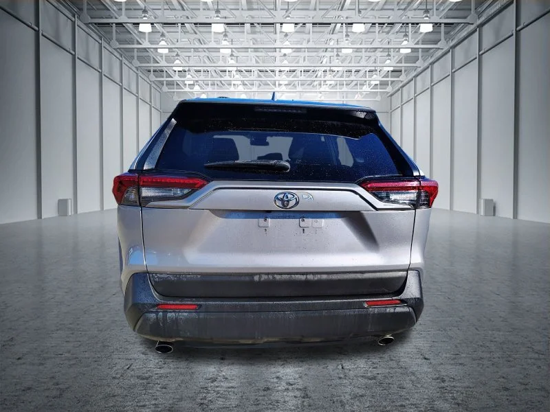 Used 2019 Silver Toyota XLE image 5