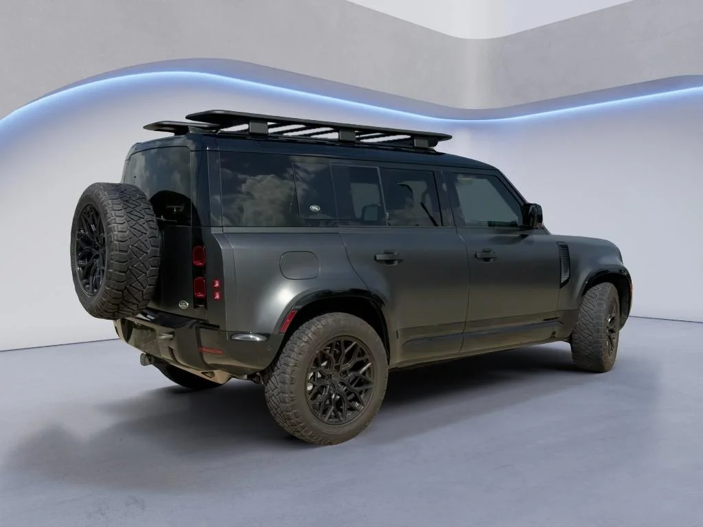 Used 2023 Carpathian Grey Premium Metallic Land Rover X-Dynamic SE image 6