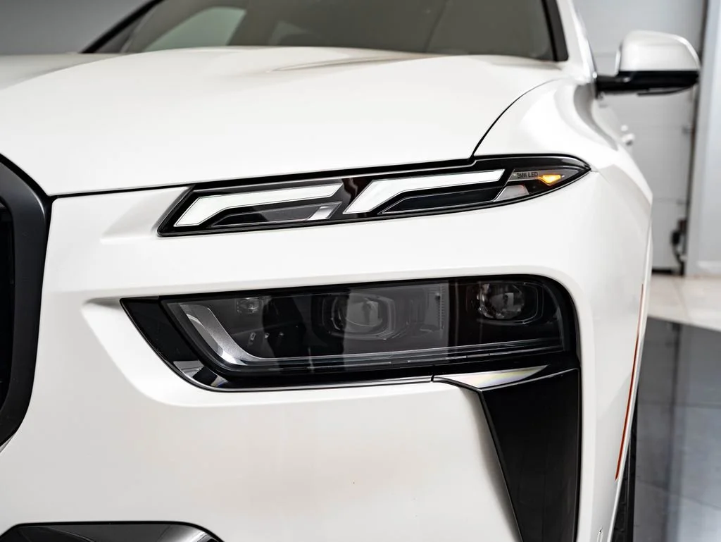 New 2027 Mineral White Metallic BMW xDrive40i image 15