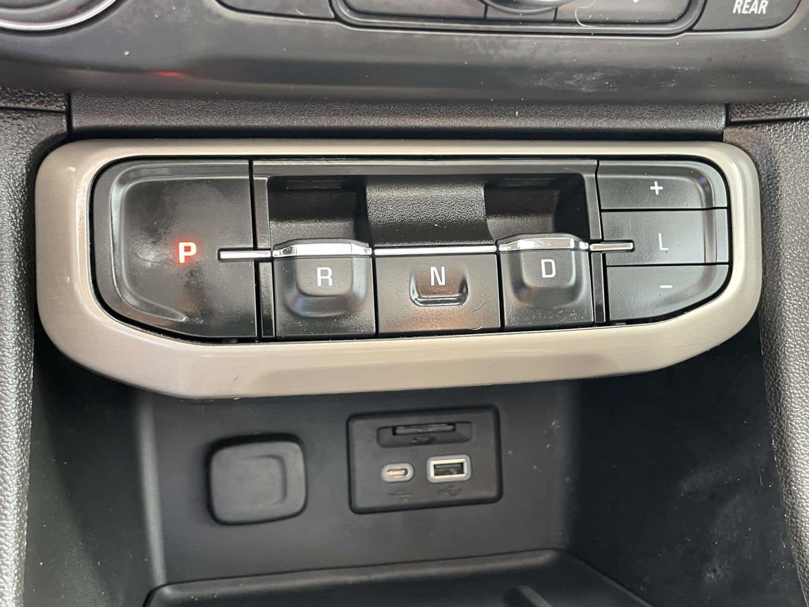 Used 2023 WHITE FROST TRICOAT GMC Denali image 38