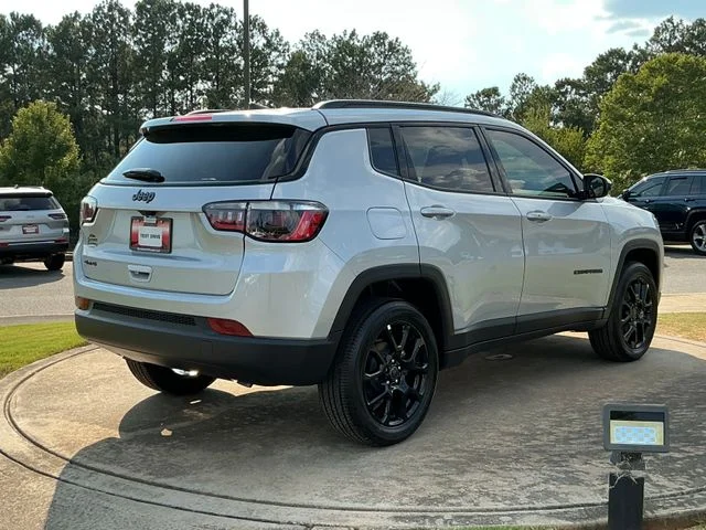 New 2026 Silver Zynith Metallic Clear-Coat Exterior Paint Jeep Latitude image 7