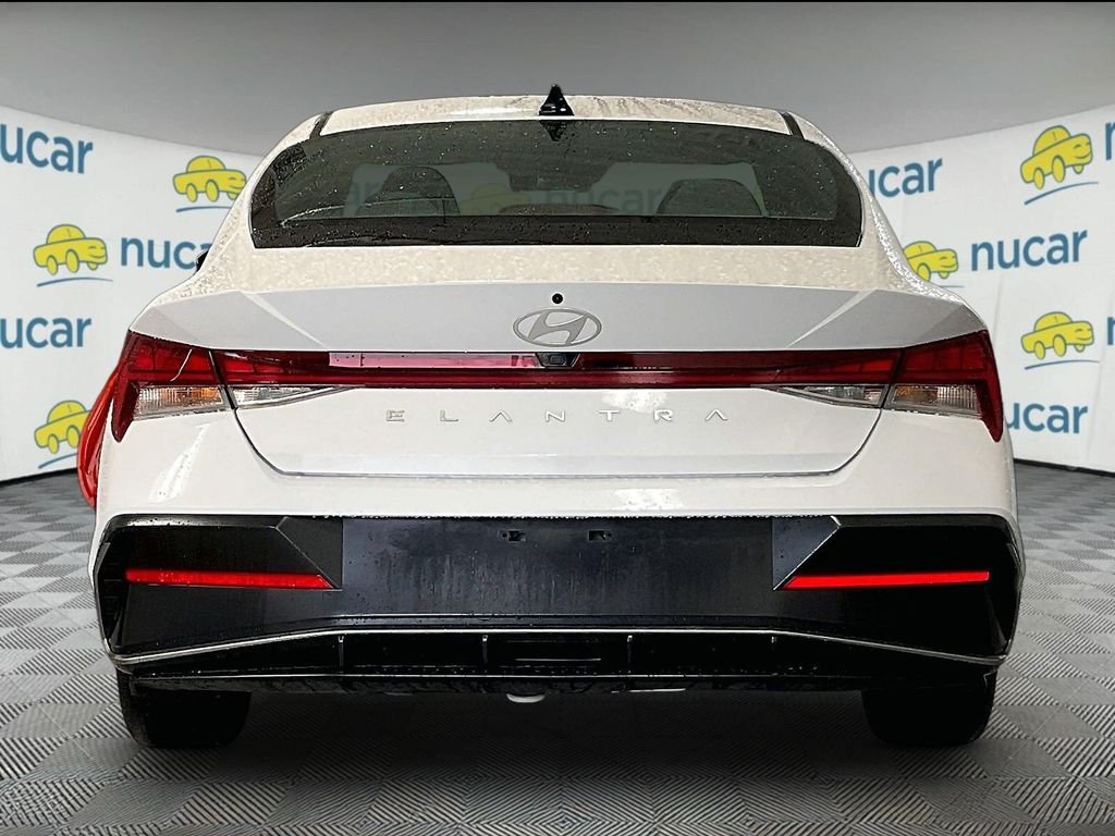 Used 2025 White Hyundai SEL Convenience image 5