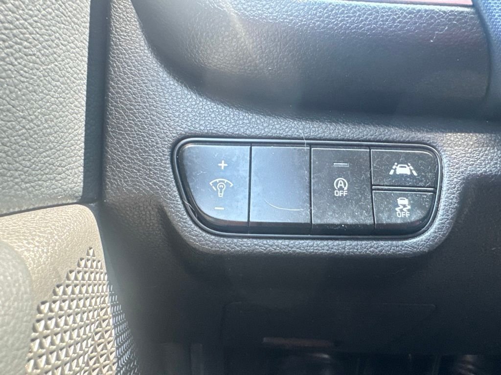 Used 2021 Black Kia S image 21