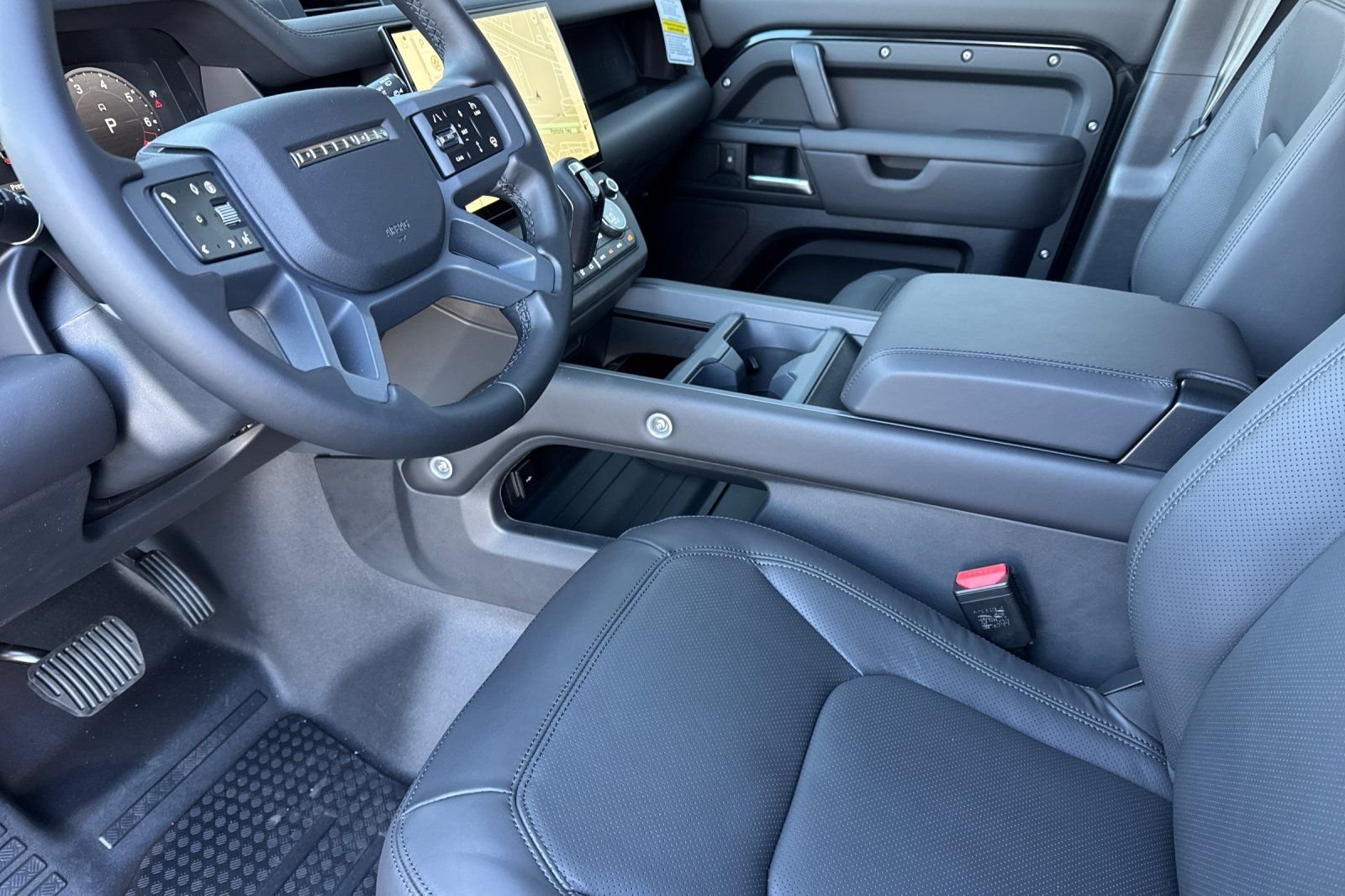 New 2026 Santorini Black Land Rover X-Dynamic SE image 9