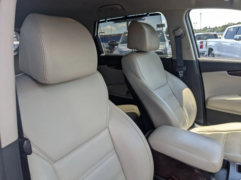Used 2017 Snow White Pearl Kia EX image 25